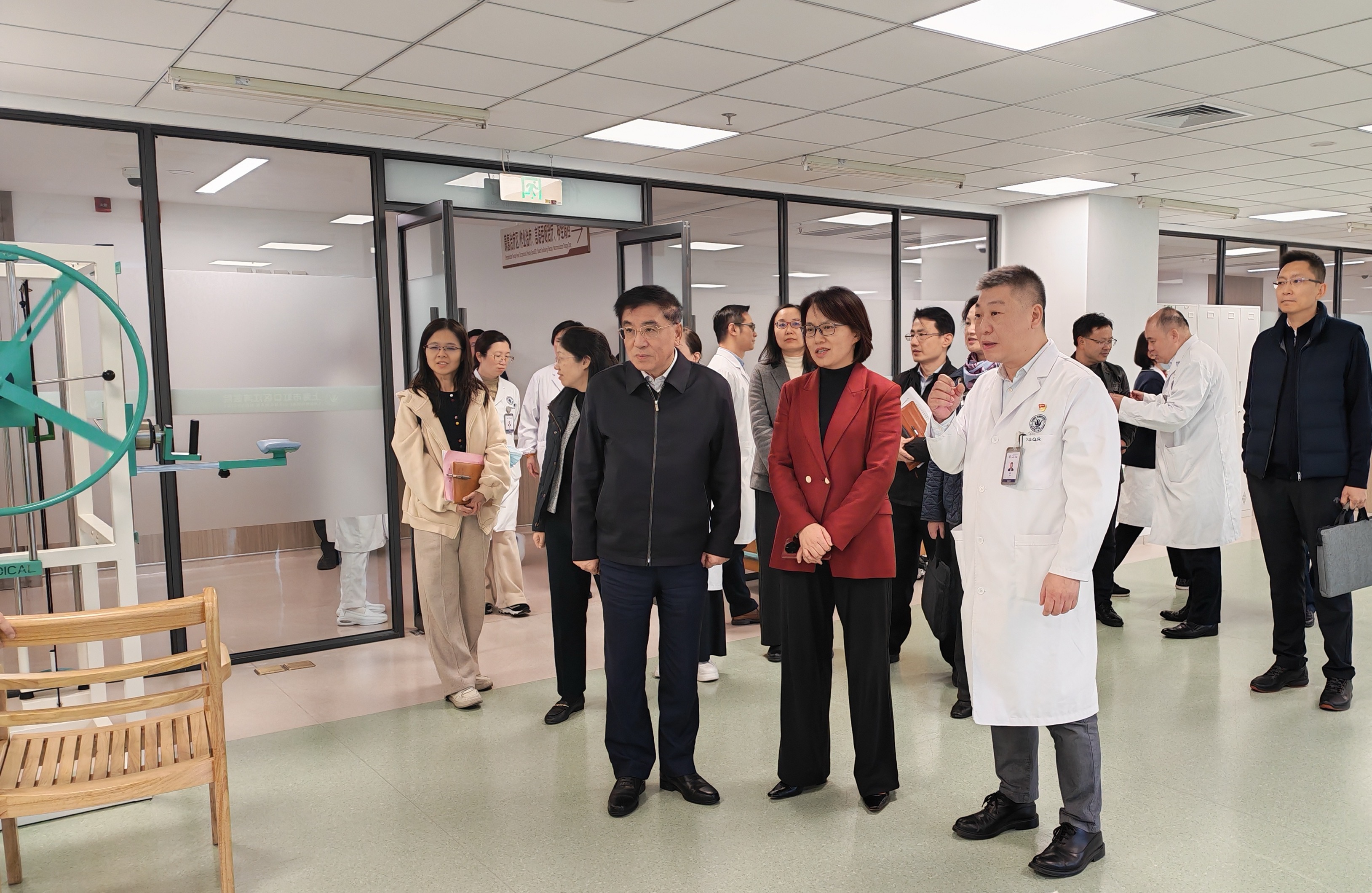 参观.jpg 参观.jpg